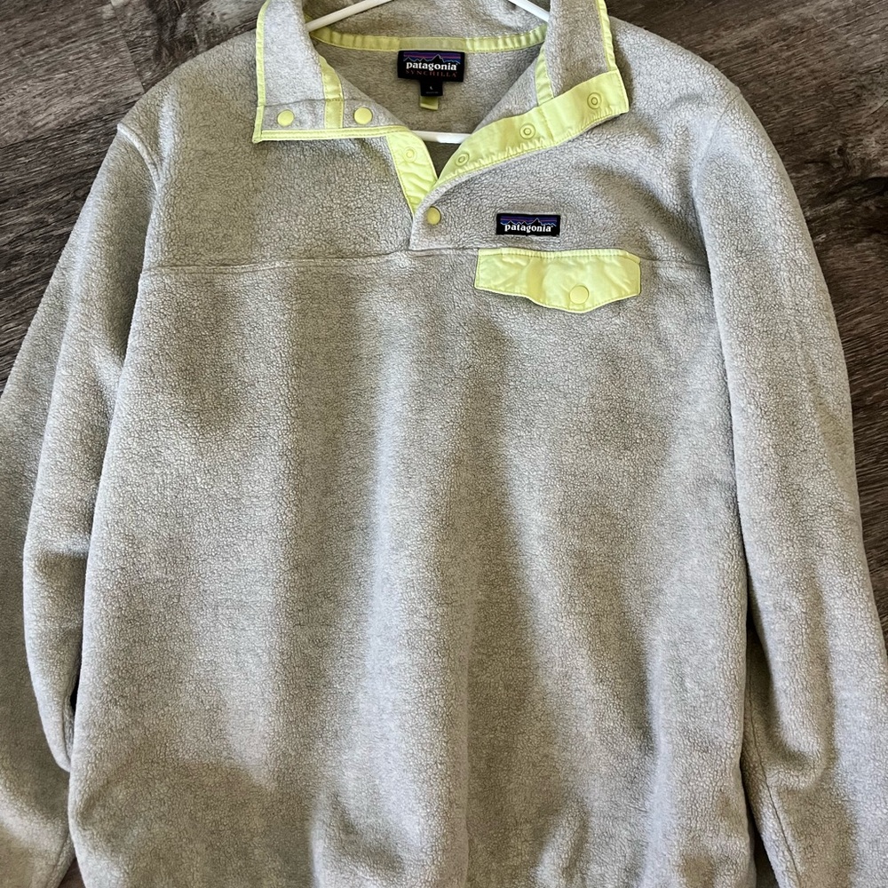 Barely worn grey Patagonia synchilla
